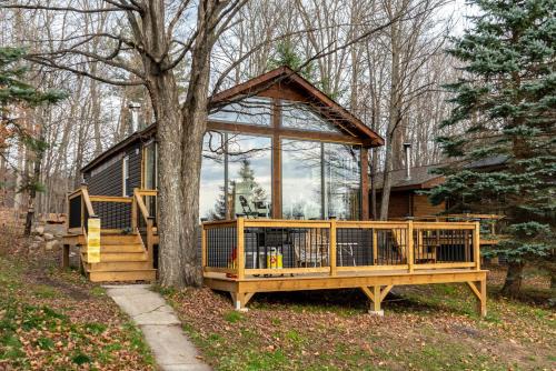 Muskoka Lakes House | Lake Muskoka 2-bedroom Cottage - Pier 100 #50