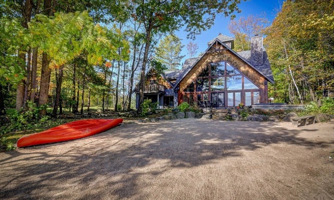 Muskoka Lakes House | Lake Muskoka Executive Cottage