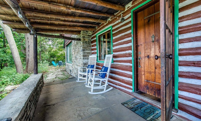 Watkins Glen House | Lake n`Logs cabin near Watkins Glen