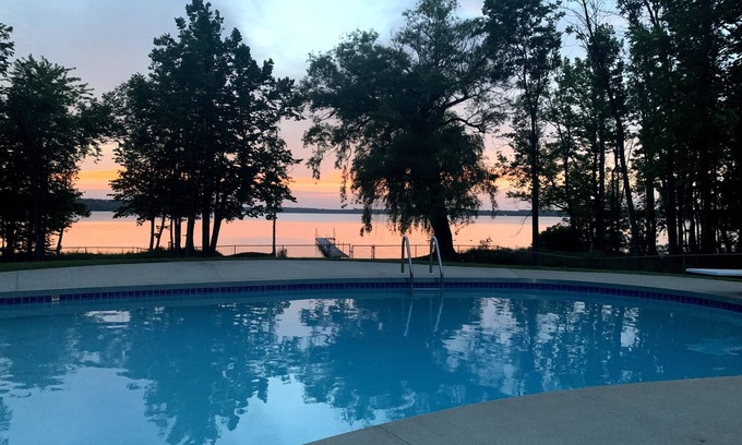 Crivitz Cottage | Lake Noquebay views poolside!!!