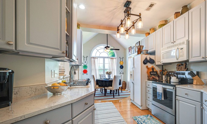 Catawba House | Lake Norman Getaway w/Dock & Outdoor Dining Area