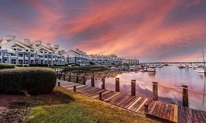 Cornelius Condo | Lake Norman Long Term Luxury Lake-Front Condo