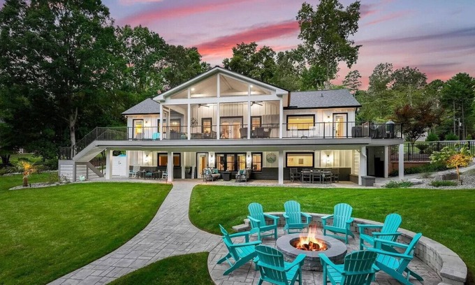 Lake Norman of Catawba House | Lake Norman waterfront home- views, fire pit, fenced in yard! Great for families