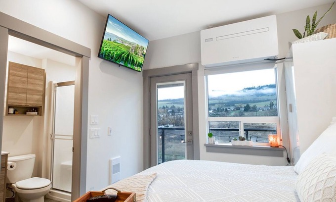 Vernon Apartment | Lake Okanagan brand new beach condo with AC, heated outdoor pool, patio and BBQ.