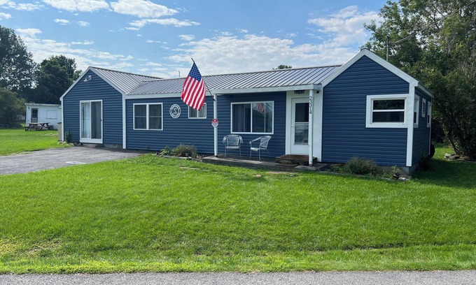 Dexter House | Lake Ontario getaway 30 mins from Alexandria Bay and the famous Bolt Castle.