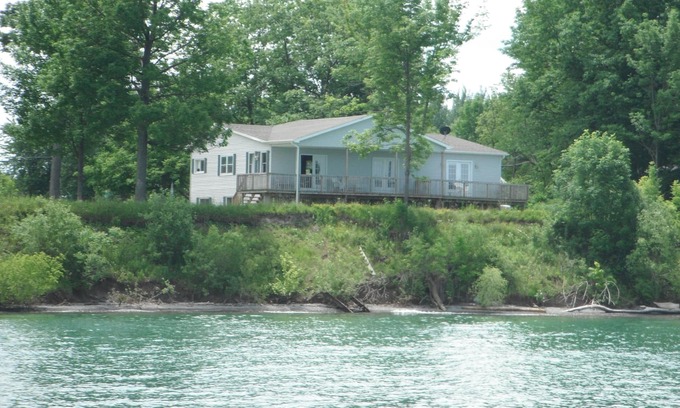 Youngstown House | Lake Ontario Vacation Property in the Greater Niagara Region