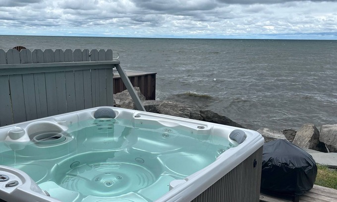 Hilton House | Lake Ontario waterfront house with hot tub!