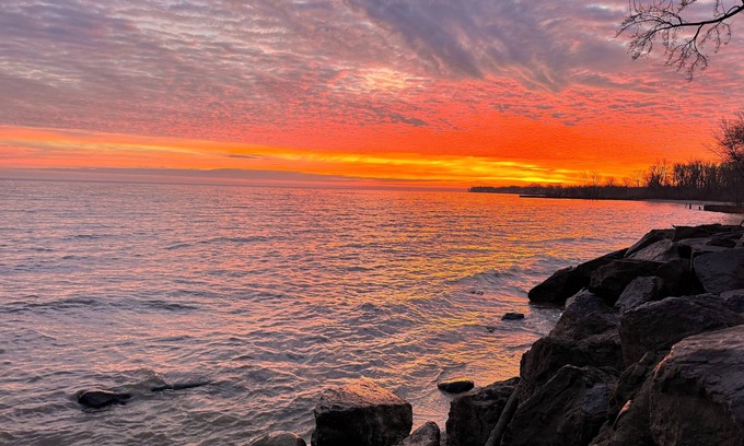North Greece House | Lake Ontario Waterfront Charming 3-bedroom house gorgeous sunrises and sunsets.