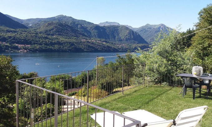 Crabbia Apartment | LAKE ORTA - APARTMENT LAKE VIEW, BEACH, PRIVATE GARDEN (GROUND FLOOR)
