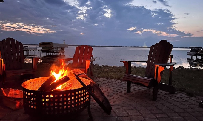 Osakis Villa | Lake Osakis Resort Villa | Lake Front| Family| 2 Bedroom| Year Round| Dog Friendly