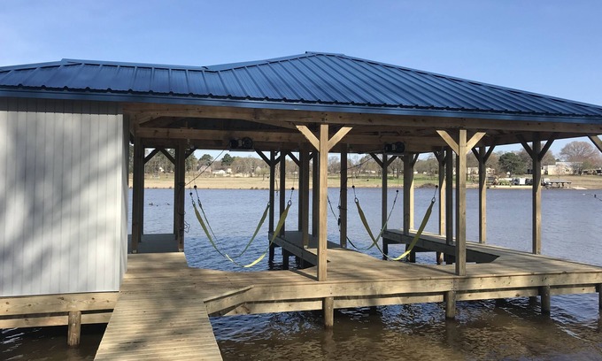 Flint Cabin | Lake Palestine Lake Front Fishing cabin