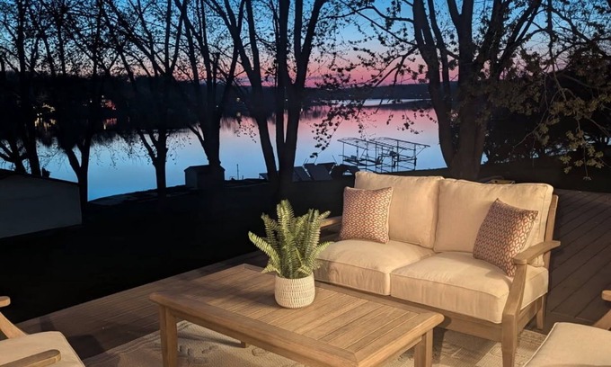 Panora House | Lake Panorama Luxe Retreat with Gourmet Kitchen & Stunning Sunsetsn