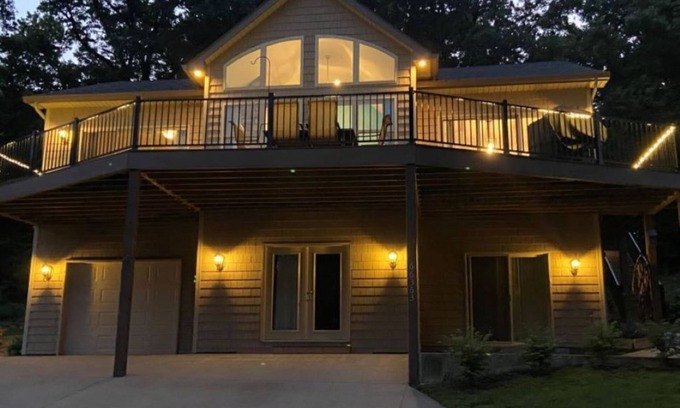 Grove House | LAKE PARADISE! – Marina & Casino Close