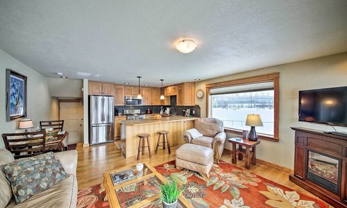 Sandpoint Condo | Lake Pend Oreille Condo w/Porch & Mountain View!