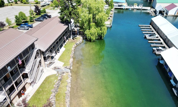 Bayview Condo | 💦Lake Pend Oreille WATERFRONT condo for rent in Bayview, Idaho.