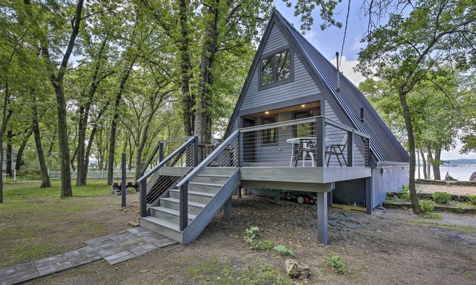 Stockholm Cottage | Lake Pepin Cottage w/Decks + Private Beach!