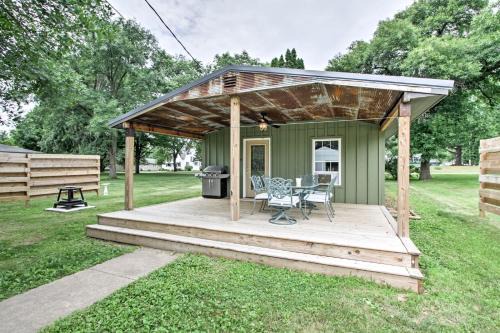 Pepin House | Lake Pepin Cottage with Patio - Walk to the Marina!
