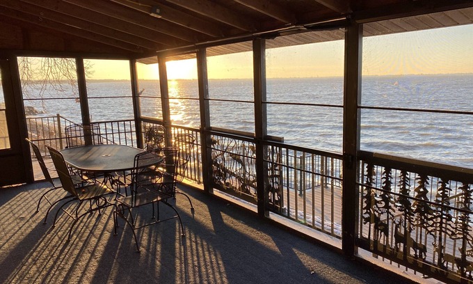 Estelline House | Lake Poinsett Cozy Cabin