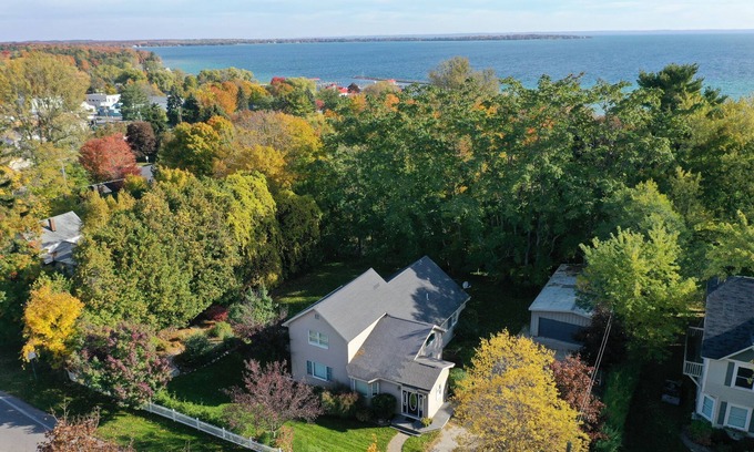 Northport House | Lake Point Inn