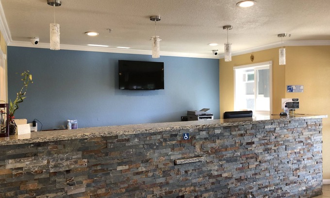 Clear Lake Hotel | Lake Point Lodge