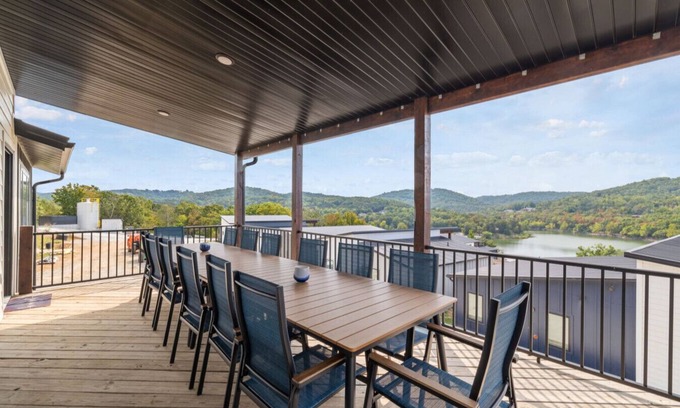 Kimberling City Apartment | Lake Retreat | Game Space & Spacious Patios