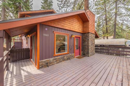 Brockway House | Lake Retreat House