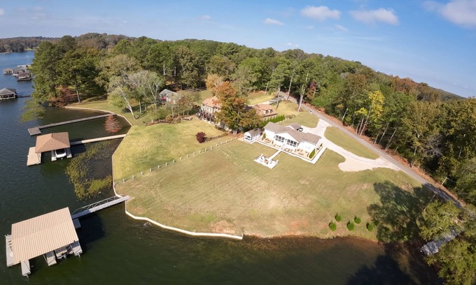 Florence House | Lake Retreat, Views & Location, Dock,Boat Parking, Sleeps 9, 3 Full Baths, RTJ
