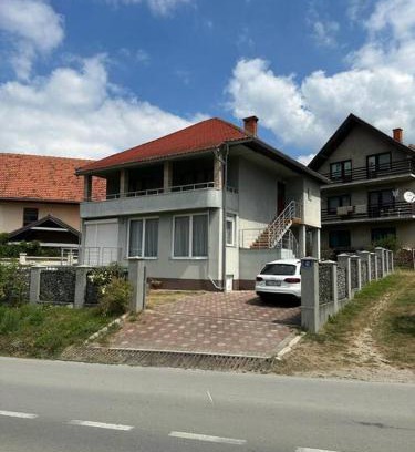 Plav Apartment | Lake River Mountain