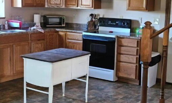 Deer Meadows Apartment | Lake Roosevelt apartment ,beautiful view . sleep 4. two bath, full kitchen.