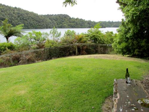 Rototai House | Lake Rotoehu Accommodation - Lake Rotoehu Home