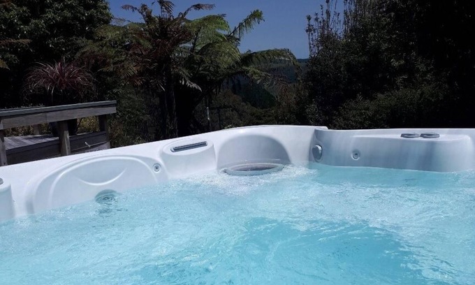 Rotoma House | Lake Rotoehu - Water Views, secluded, spa pool "just for you"