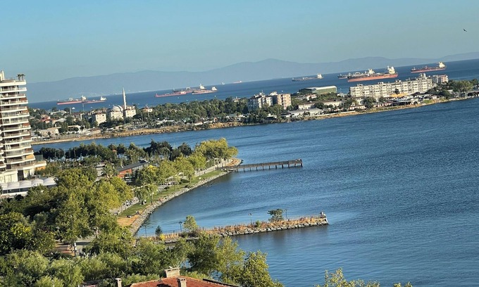 Kucukcekmece Apartment | Lake & sea view 3 bedrooms apartment