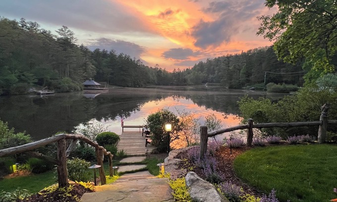 Lake Sequoyah House | Lake Sequoyah Cottage - Lakeside w/Private Dock & Hot Tub