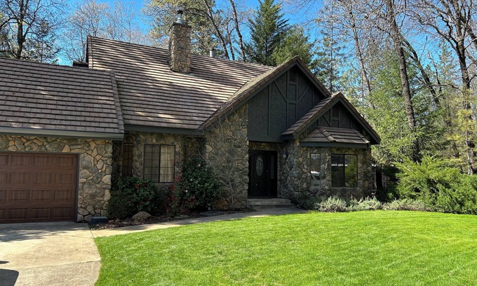 Lakeshore House | Lake Shasta Home on Dooney Creek Cove, Lakehead