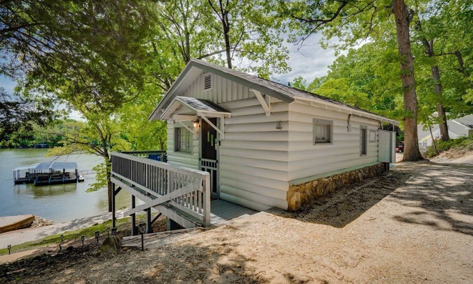 Lake Ozark Cabin | Lake shore fishing cabin #3, Ramp, Boat slip/Dock, great fishing