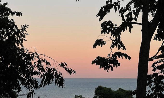 Central Elgin Cottage | Lake side, beach access, 50s Inspired cottage in Port Stanley, ON!