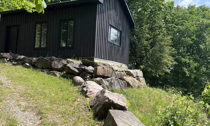 Labelle Ski Chalet | lake side chalet !