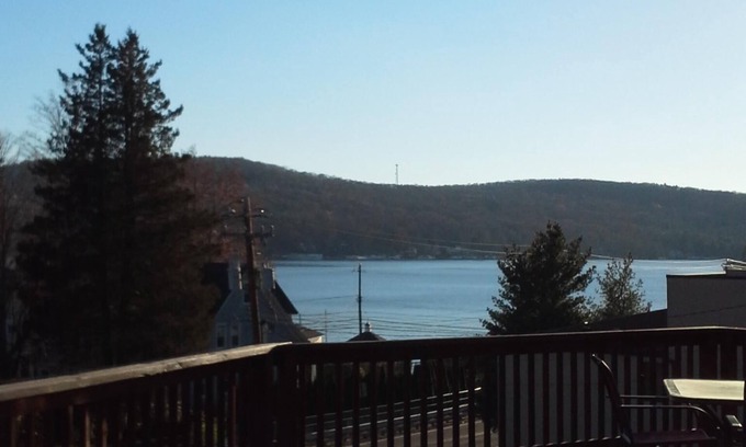 Shawanese House | Lake Side Chalet style House at Harvey's Lake