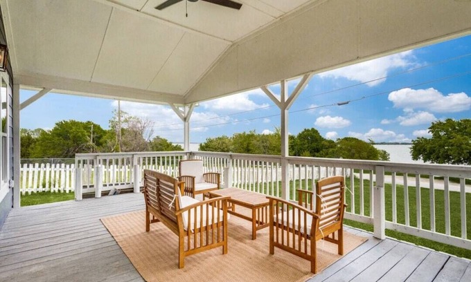 Princeton House | Lake Side House close to Outdoor Fun, Fishing