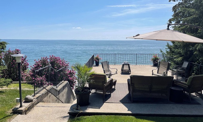 Oro-Medonte Cottage | Lake Simcoe Lakefront