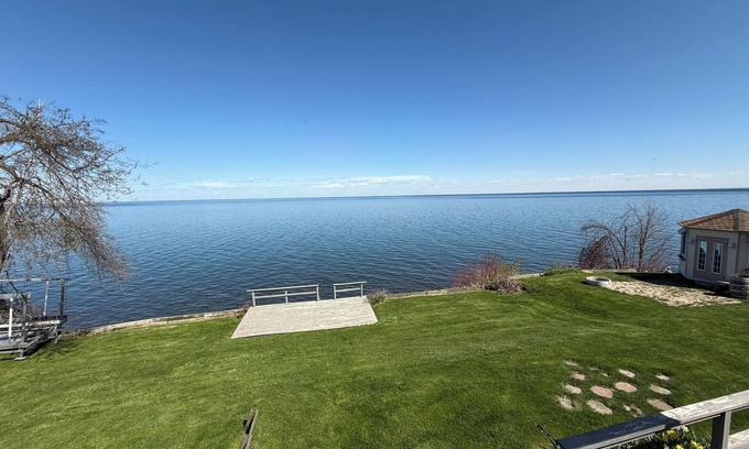 Oro Station Cottage | Lake Simcoe Waterfront Cottage. All Season Getaway,