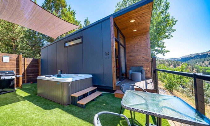 Madras House | Lake Simtustus Resort Crown Point Tiny Home #13 - Hot Tub
