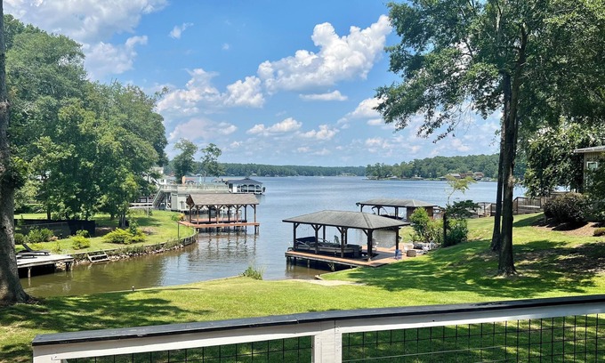 Milledgeville House | Lake Sinclair Getaway- Lakefront with Dock