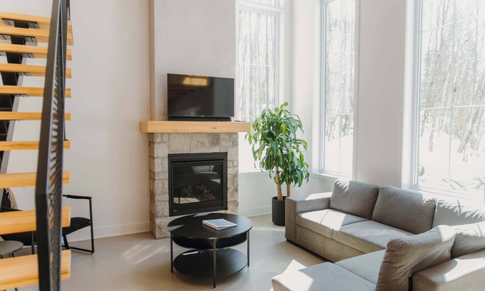 Chertsey Ski Chalet | Lake, Spa and Pool table - Le Gaia