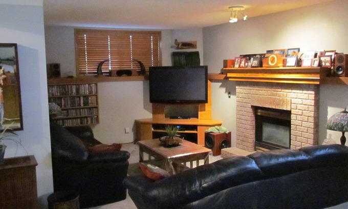 Southeast Calgary House | Lake Sundance - Private Walk Out Suite
