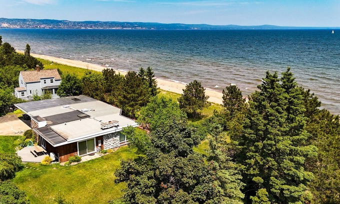 Park Point House | Lake Superior Beach House: Kayaks Provided