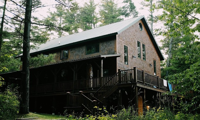Washburn House | Lake Superior Beachfront, 4+ Bedrooms, Spectacular Timberframe Home