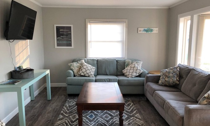 Upper Peninsula Michigan Hotel | Lake Superior View- 3 Bedroom Suite at Econo Lodge Lakeside
