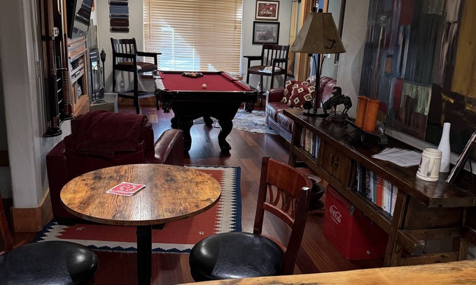 Al Tahoe House | Lake Tahoe Luxury Guest Quarters. Walking distance from the Lake and Beaches