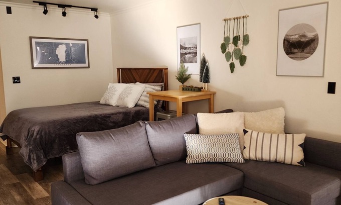 Kings Beach Apartment | Lake Tahoe Studio with hot tub and pool - minutes from Northstar and Kings Beach